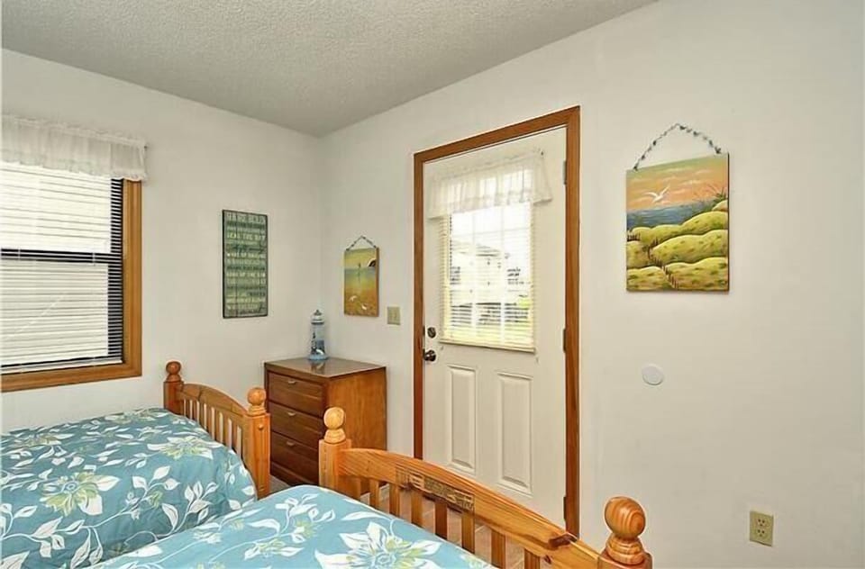 Twin Bedroom
