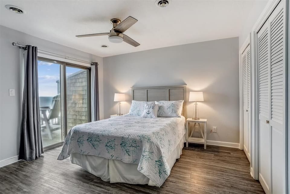 Queen Bedroom
