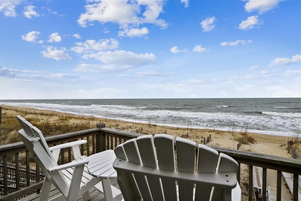 Upper Level Oceanside Deck