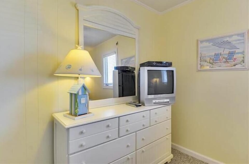 Queen Bedroom