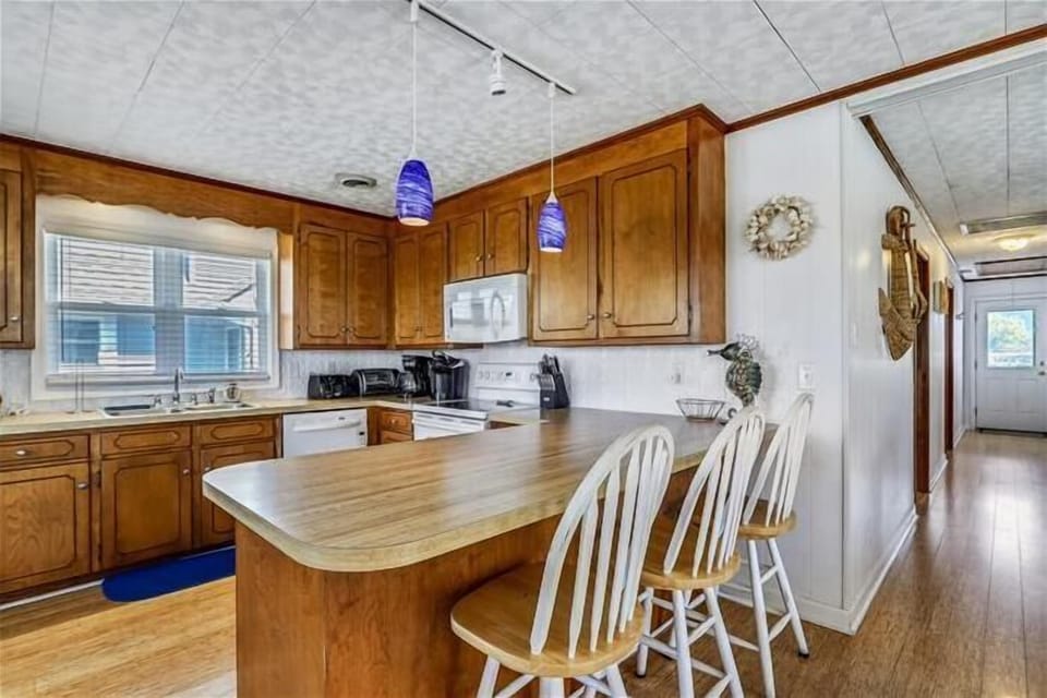 Bar - Kitchen