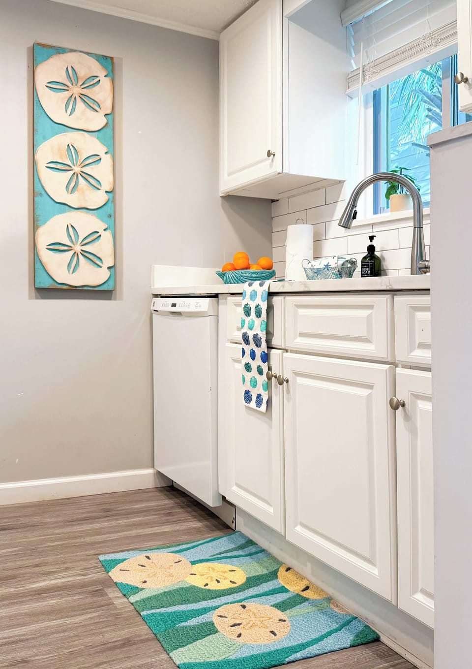 An easy, well-equipped kitchen for beach day meals.