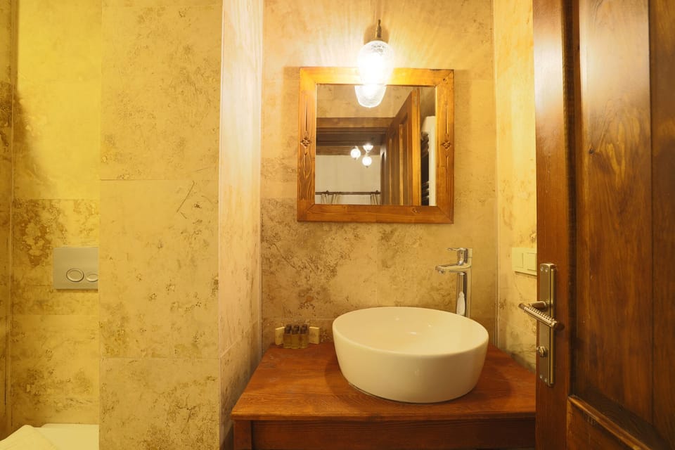 Economy Double Room | In-room safe, soundproofing, iron/ironing board, free WiFi