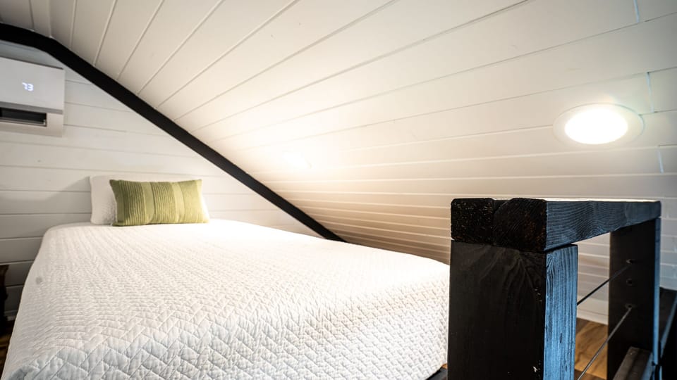 Open loft with 2 twin beds. 