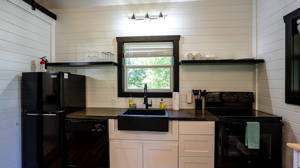 Kitchen equiped w/ full size appliances 
 basic cooking essentials & coffee bar.
