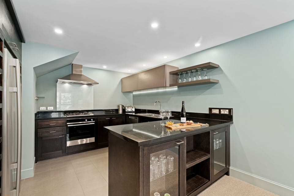 Apartment | Private kitchen | Full-size fridge, microwave, oven, dishwasher
