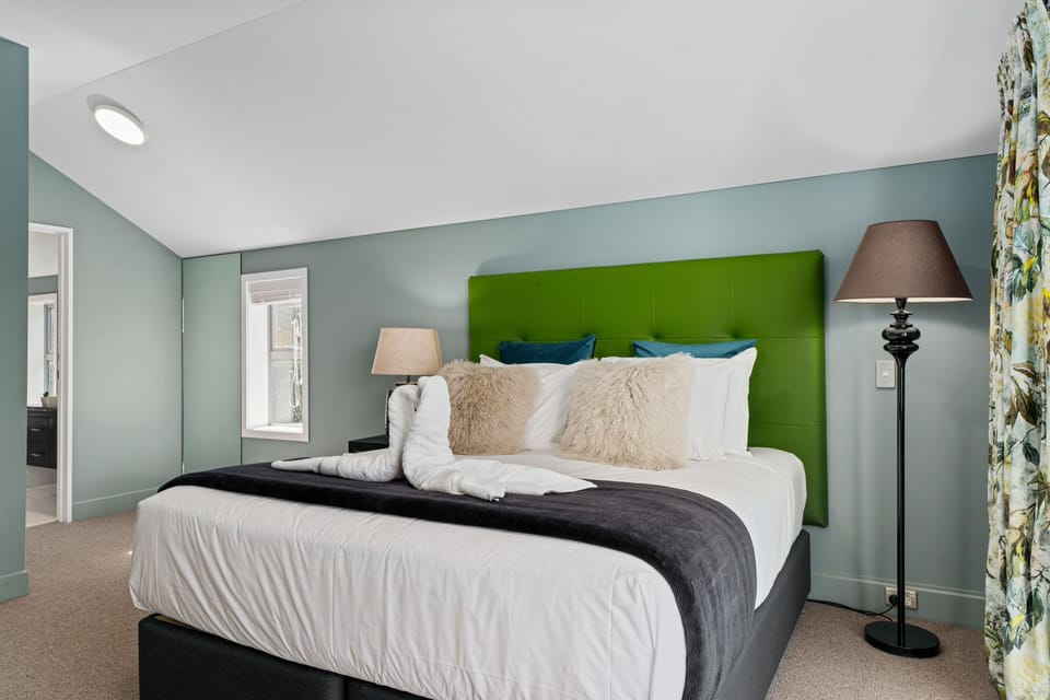 Apartment | 3 bedrooms, iron/ironing board, free WiFi, bed sheets