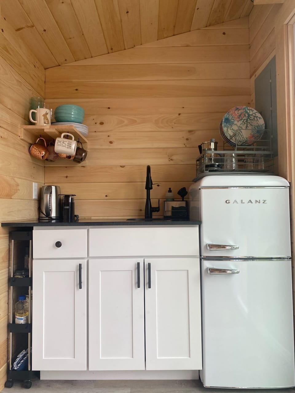 Full kitchen
