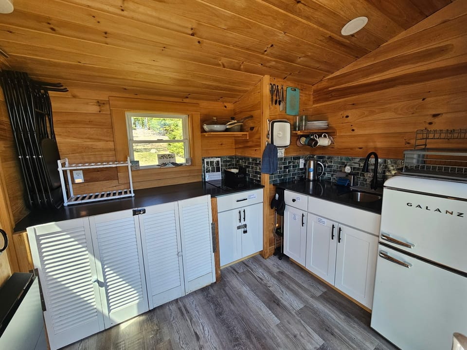 Full kitchen