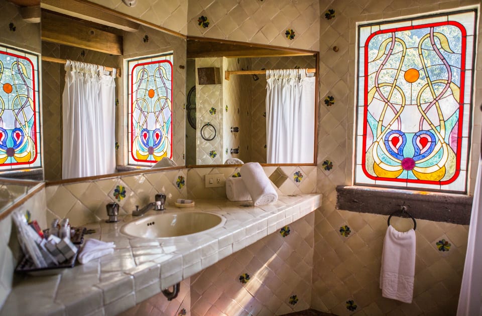 Traditional Double Room, Mountain View (8) | Bathroom | Shower, hair dryer, towels