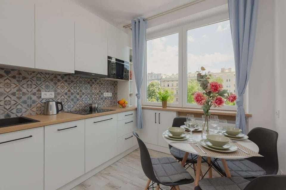 The kitchen's modern appliances make meal preparation easy.