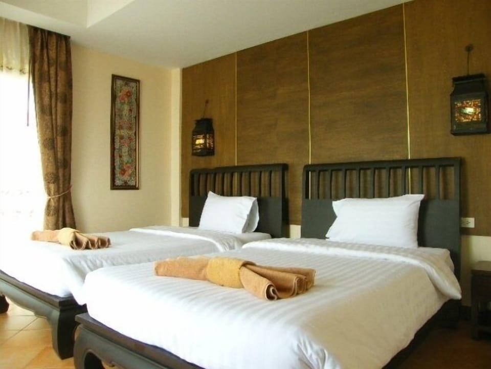 Minibar, in-room safe, free WiFi