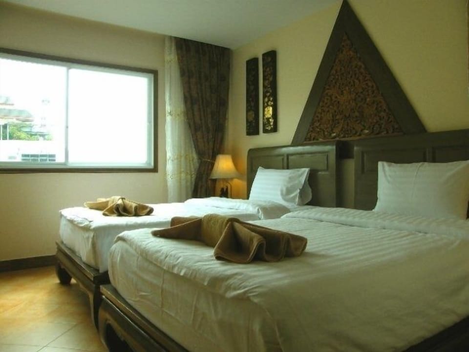 Minibar, in-room safe, free WiFi