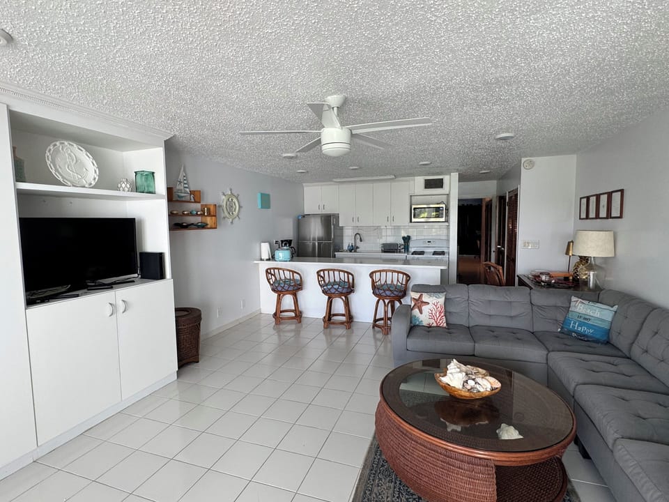 Spacious living room