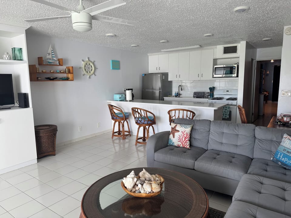 Spacious living room
