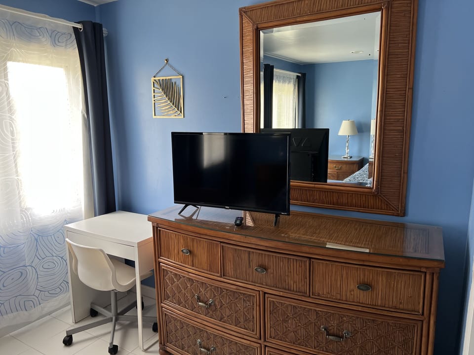 Dedicated work area in the bedroom 