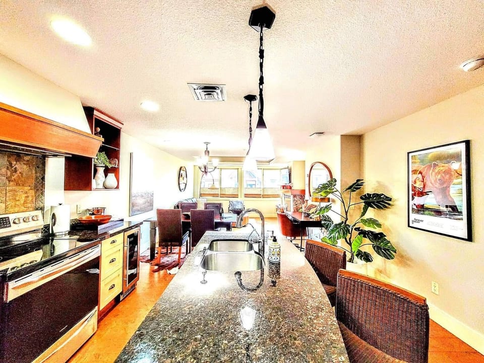Granite Kitchen with Island
