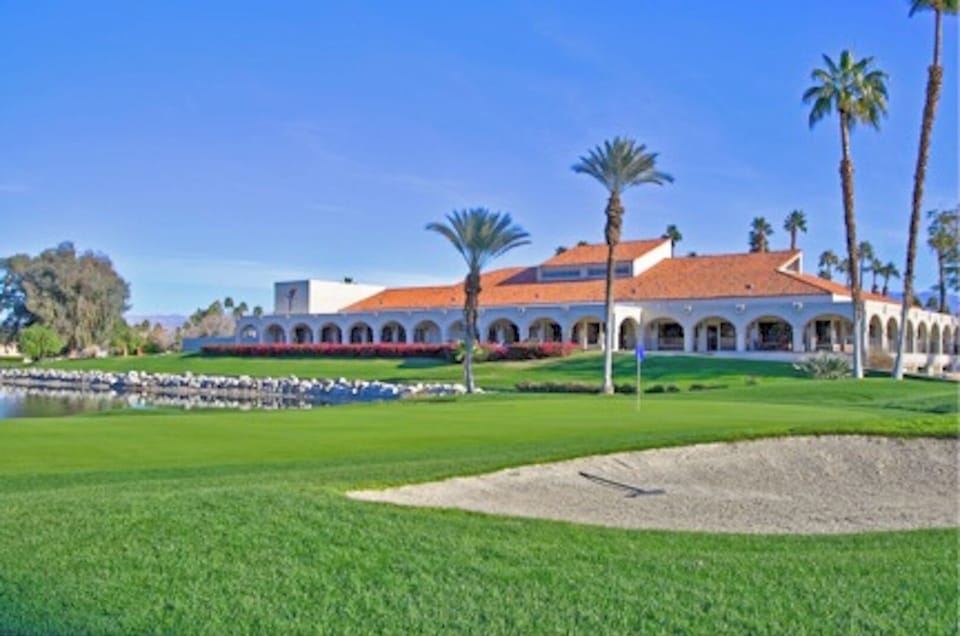 Clubhouse - live music, a good meal, enjoy cocktails after a round of golf