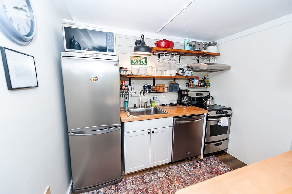 Compact and Full Kitchen