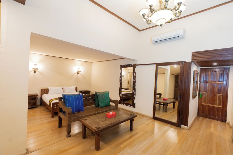 Suite | Living area | TV