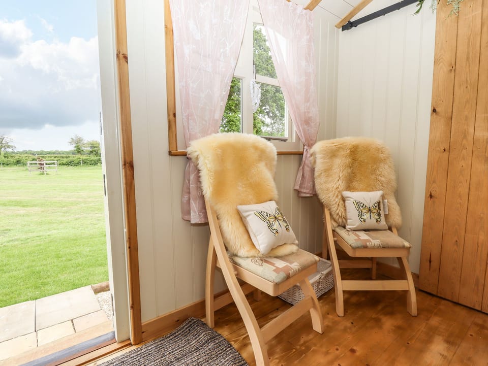 Cottage | 1 bedroom, individually decorated, individually furnished
