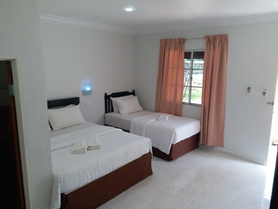 Family Single Room | Free WiFi