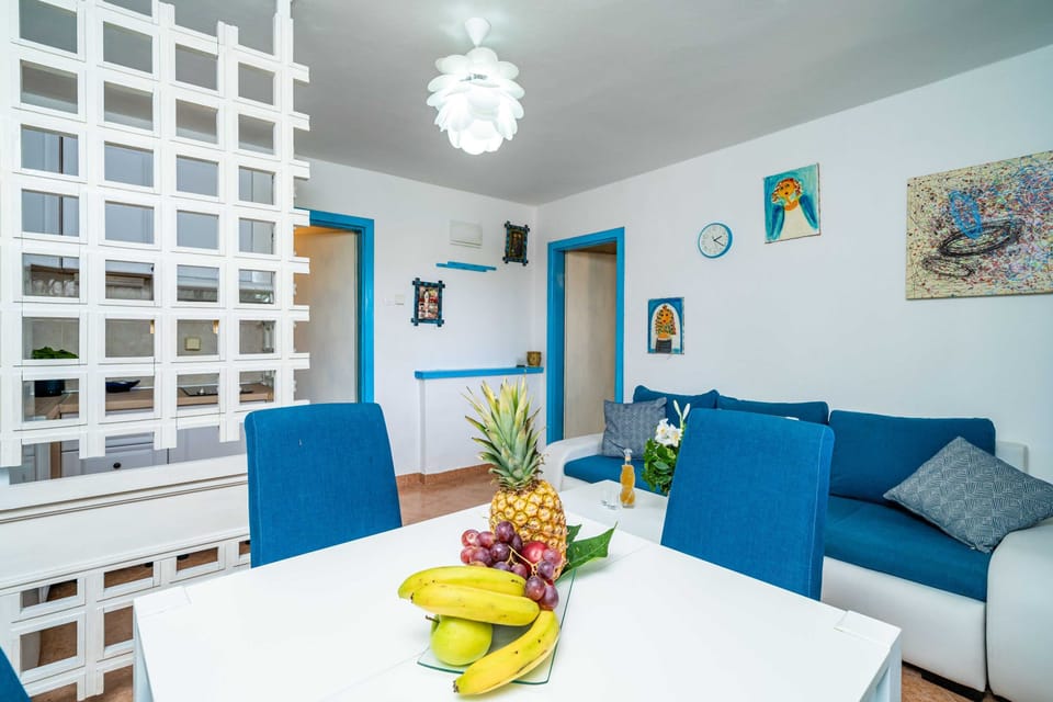 Apartment (One Bedroom Apartment with Terrace an) | Dining room