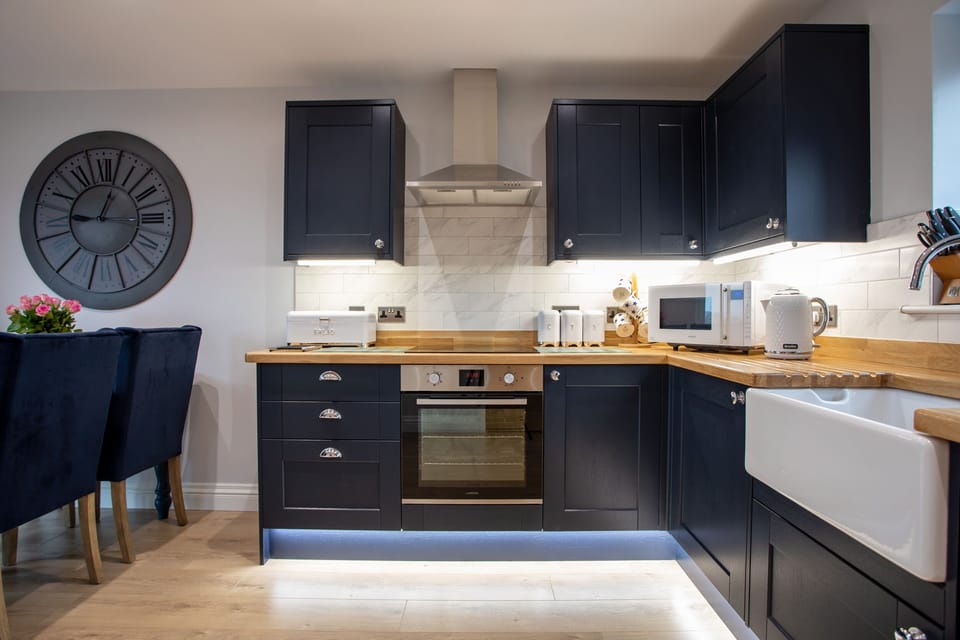 Cottage | Private kitchen | Fridge, microwave, dishwasher, electric kettle