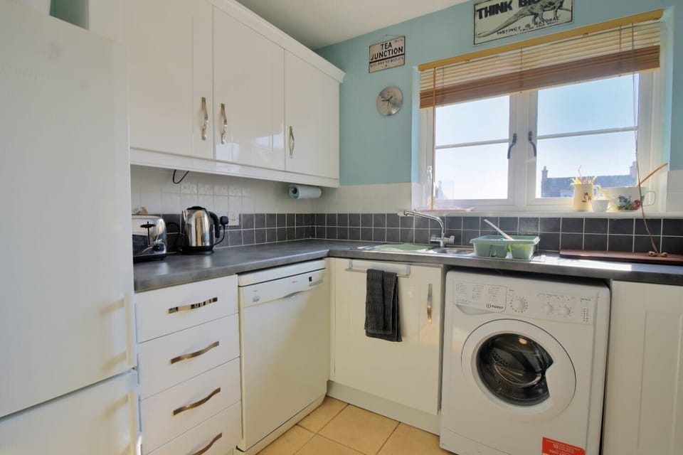 Fridge, microwave, dishwasher, cookware/dishes/utensils