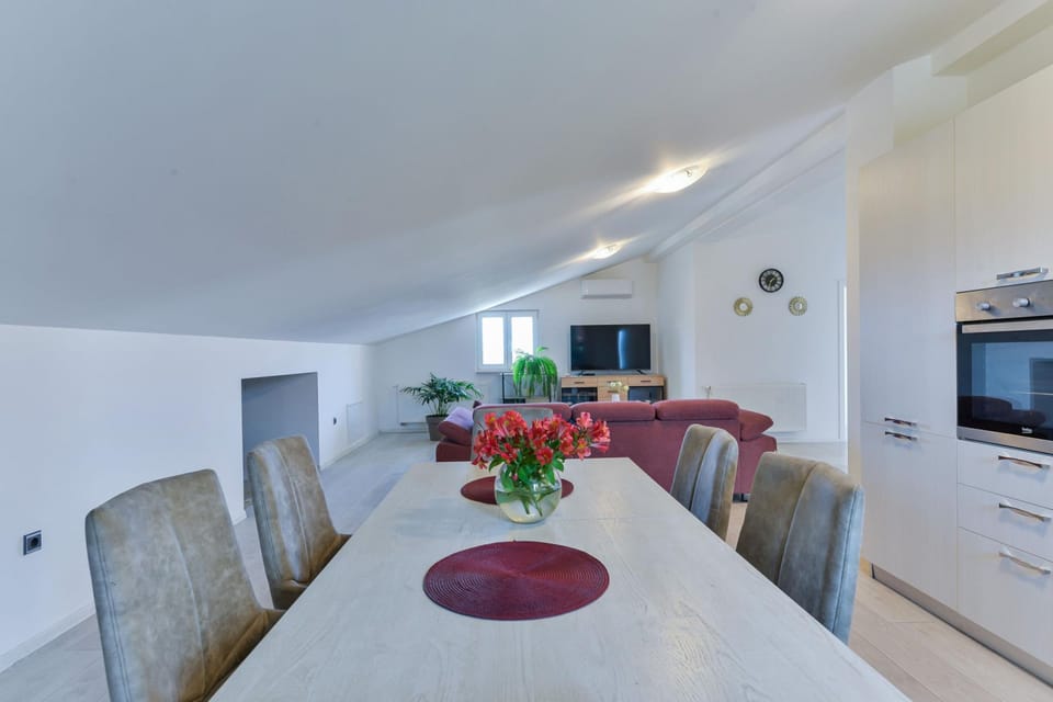 House | 6 bedrooms