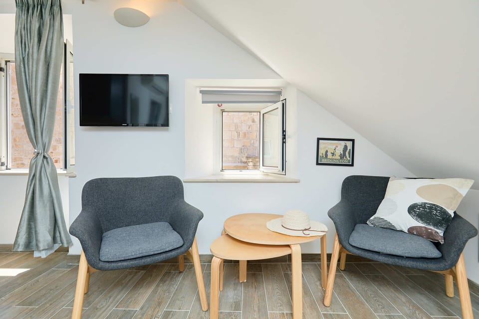 Apartment (0 Bedroom) | Living area | LCD TV