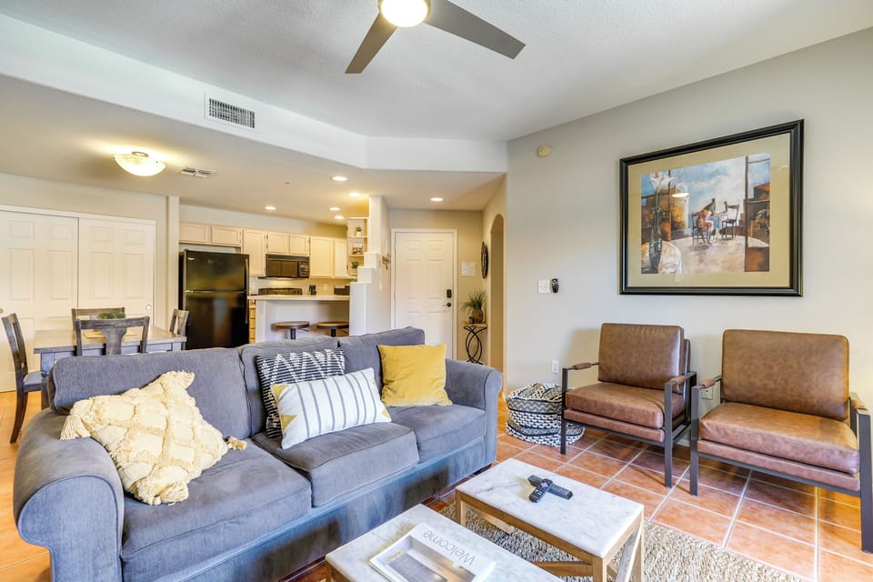 Living Room | Free WiFi | Smart TV | Open Floor Plan | Central A/C & Heating