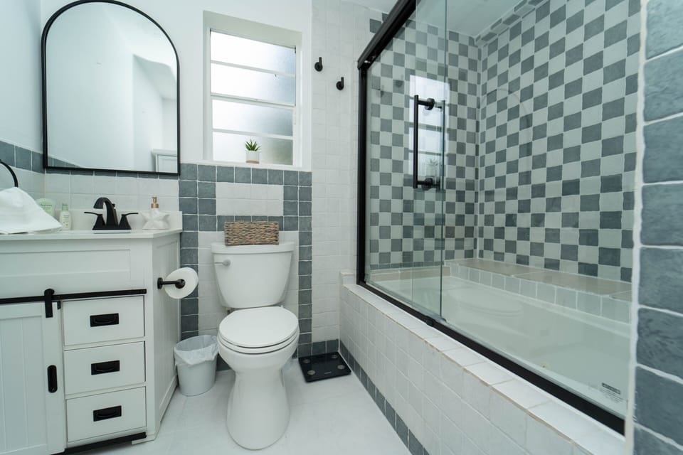 Master bath with shower and jetted tub