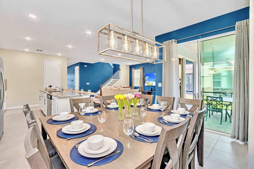 Full Dining Set and Large Capacity Dining Table