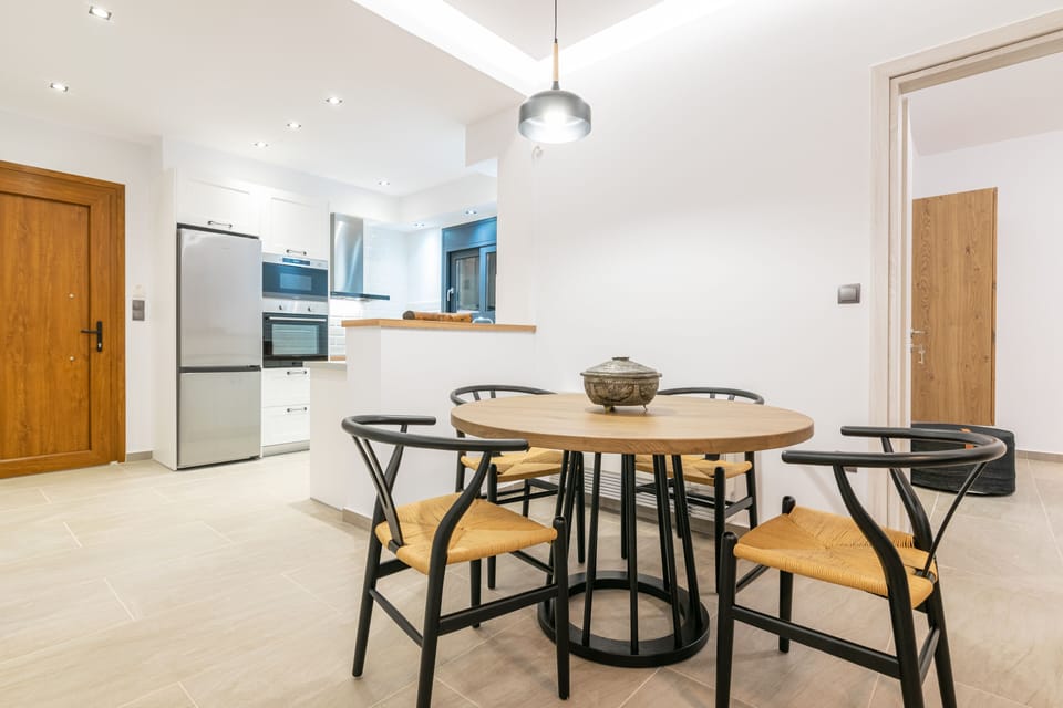 Deluxe Villa, 3 Bedrooms, Pool View | In-room dining
