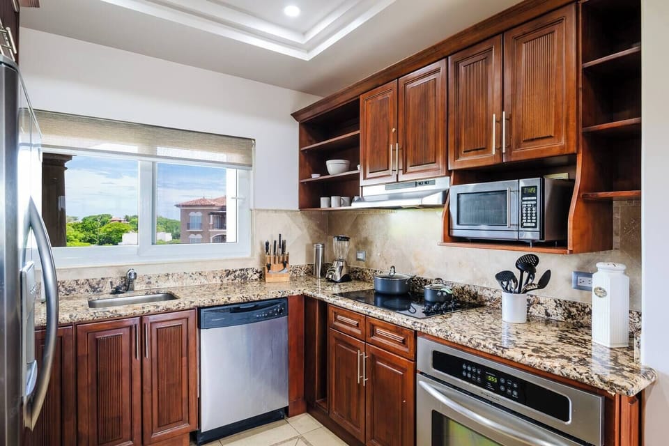 Full kitchen with jungle views