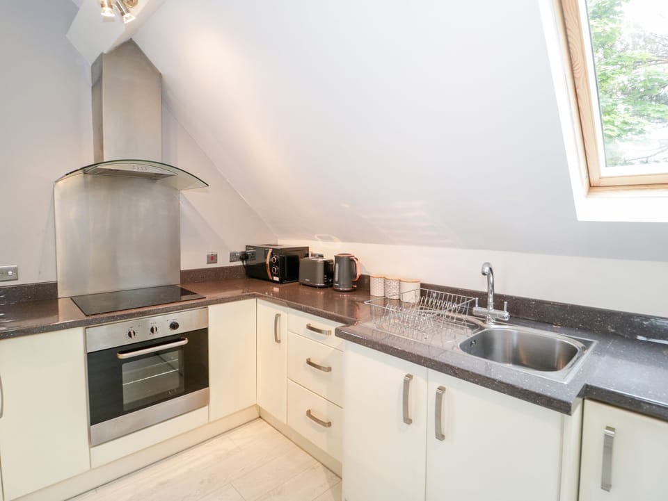 Cottage | Private kitchen | Fridge, dishwasher, electric kettle, toaster
