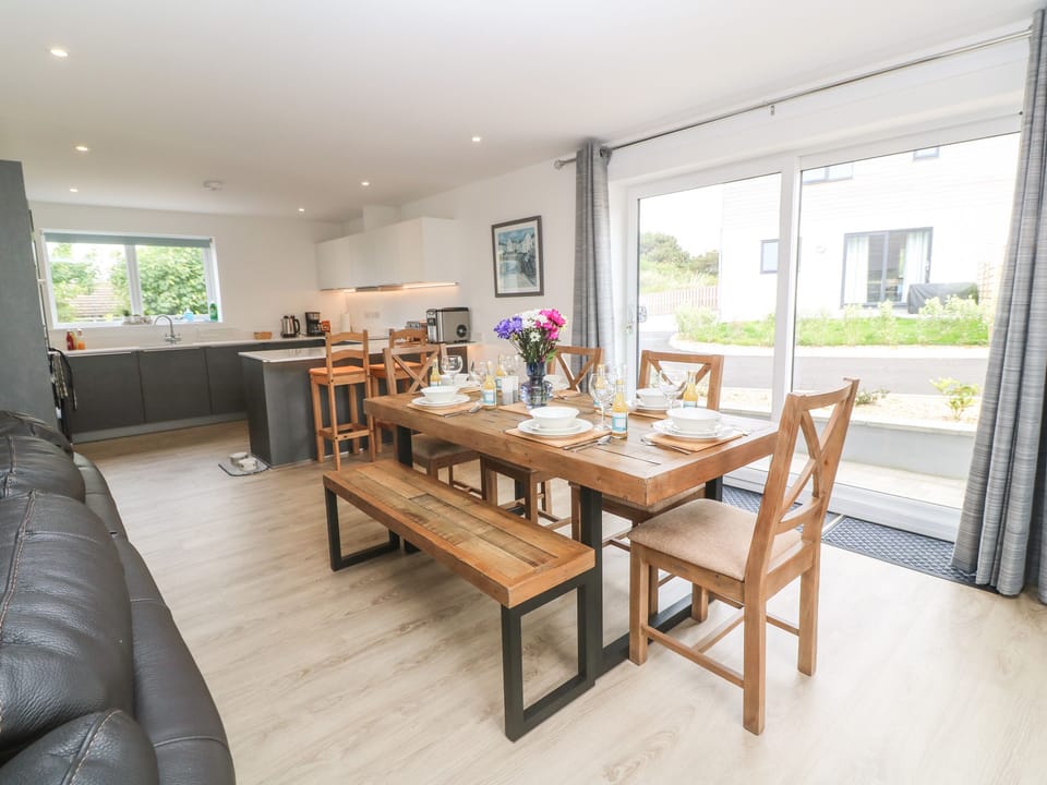 Cottage | Private kitchen | Fridge, microwave, dishwasher, electric kettle
