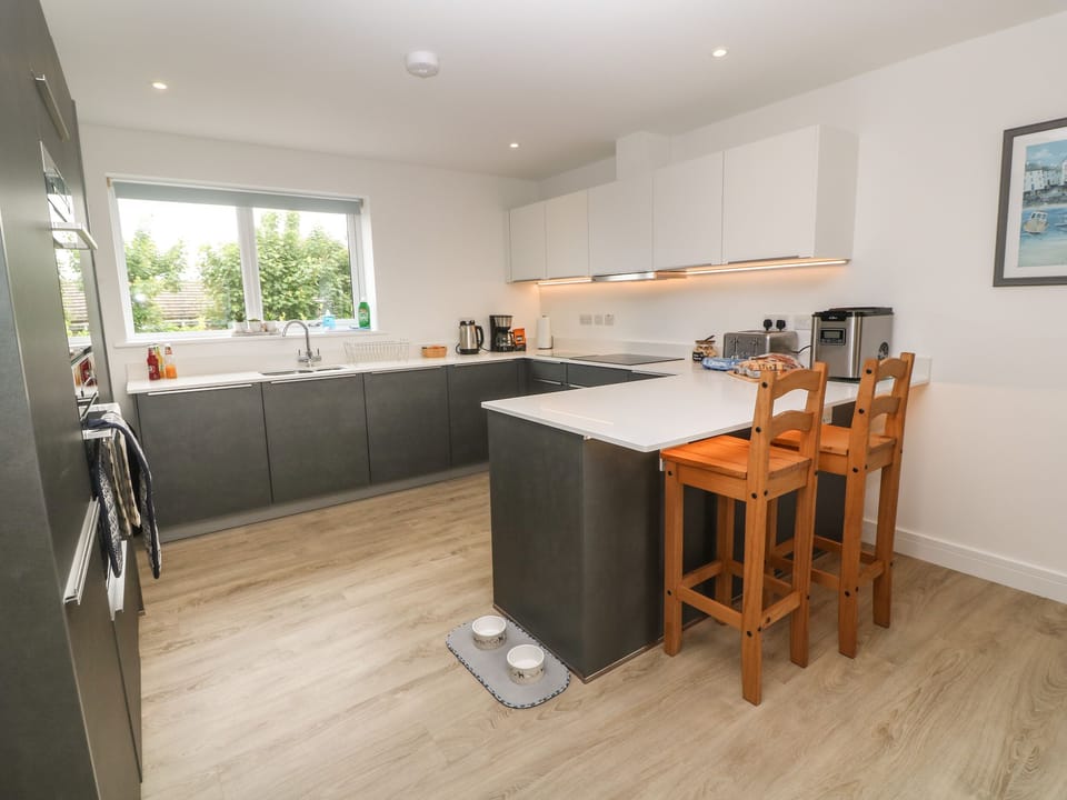 Cottage | Private kitchen | Fridge, microwave, dishwasher, electric kettle