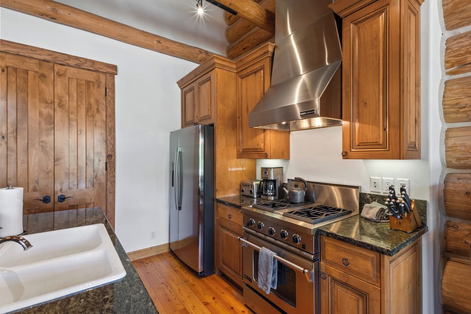 3.01-tristant-108-telluride-kitchen