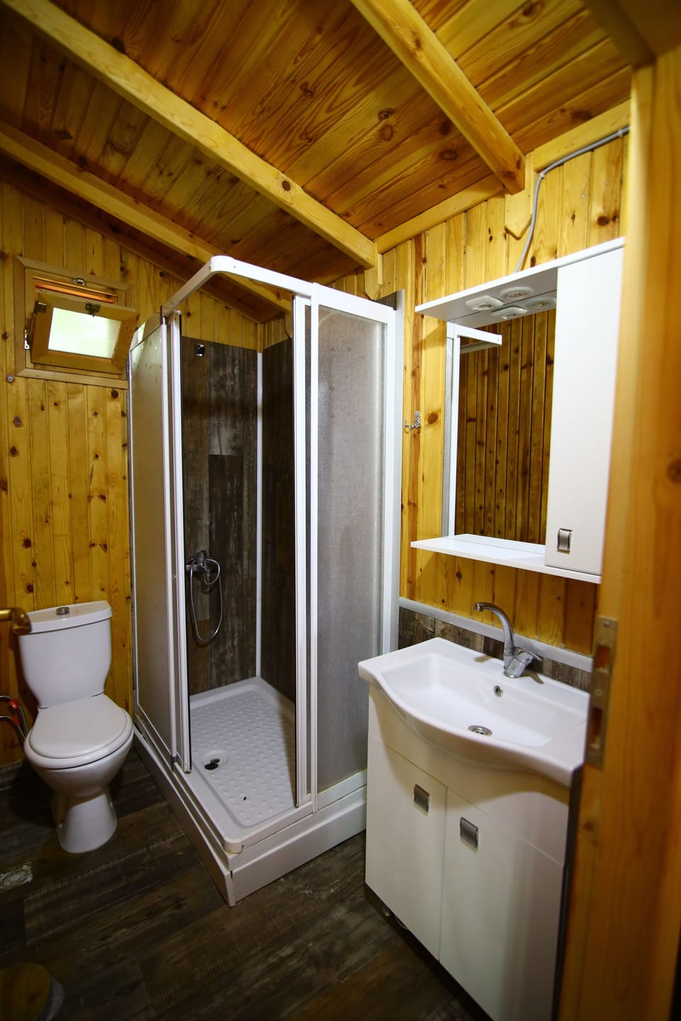 Family Tree House, 1 Bedroom, Patio, Garden Area | Bathroom | Separate tub and shower, rainfall showerhead, free toiletries, slippers