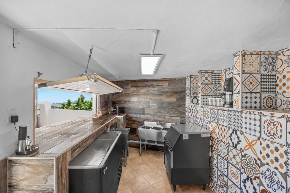 Ask us for Bar Package at small extra cost (Free with 1 week stay or longer)