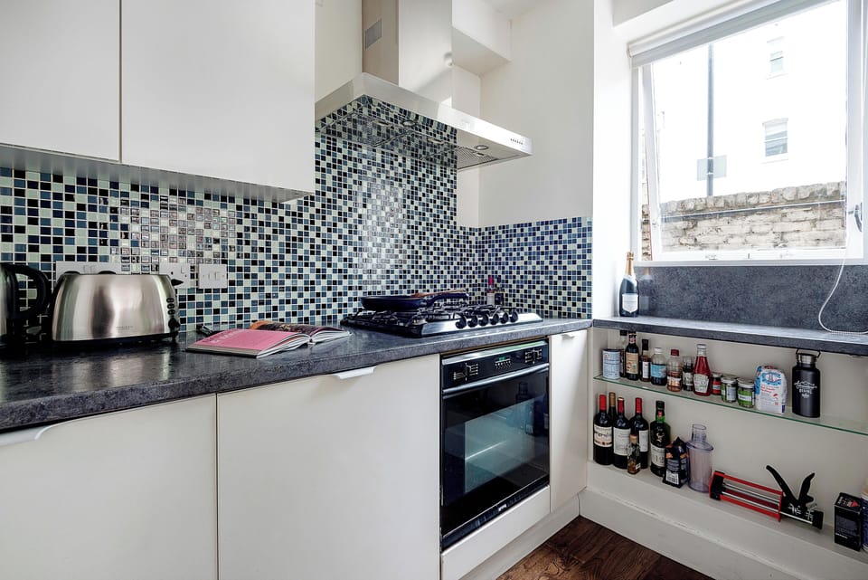 Apartment (1 Bedroom) | Private kitchen | Fridge, coffee/tea maker, electric kettle, toaster