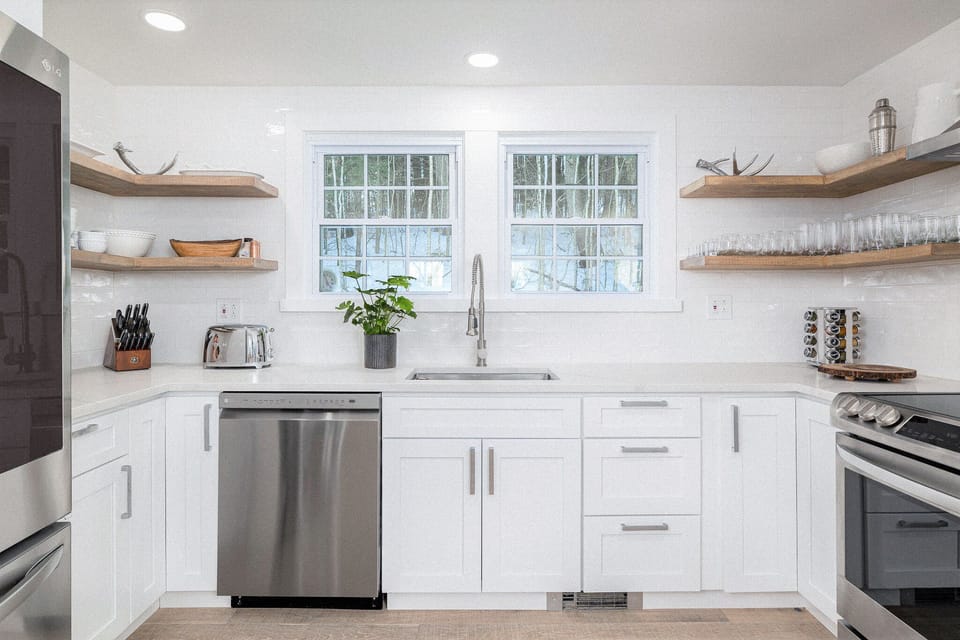 Designer-inspired and fully-equipped modern kitchen. Enjoy a freshly brewed cup of coffee, expresso or cappuccino from our DeLonghi coffee maker, or help yourself to some hot cocoa