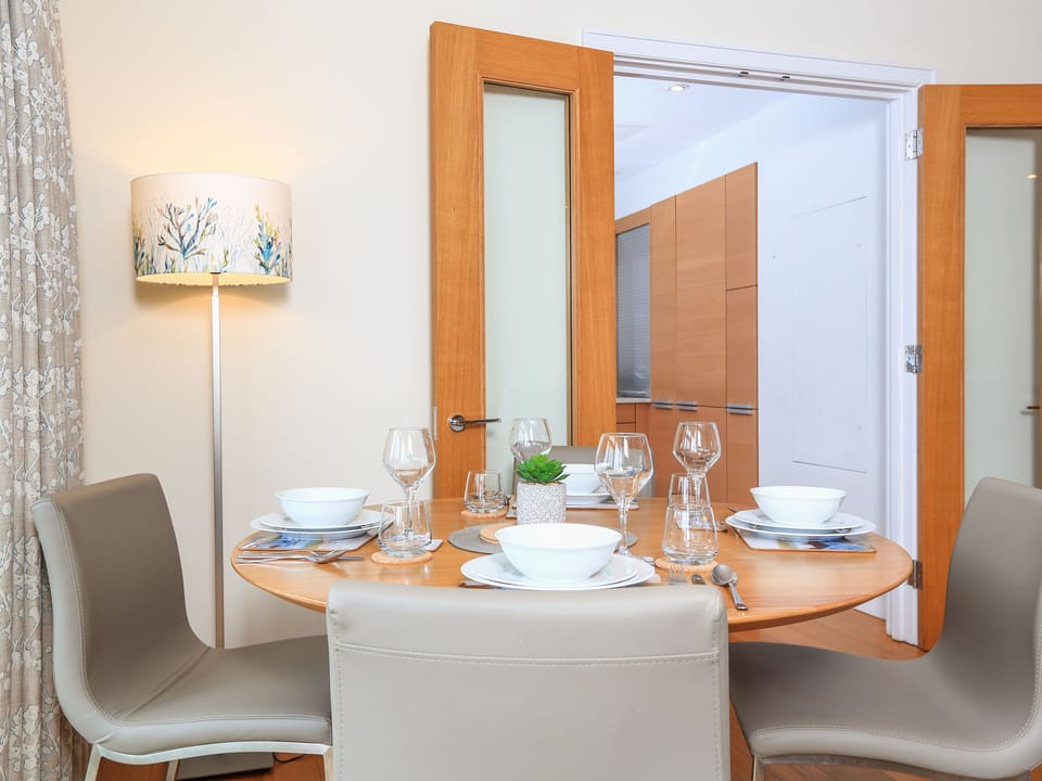 Cottage | Dining