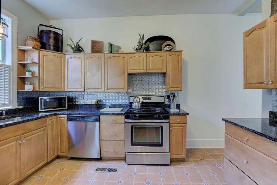 Skip the takeout—this full kitchen has you covered.