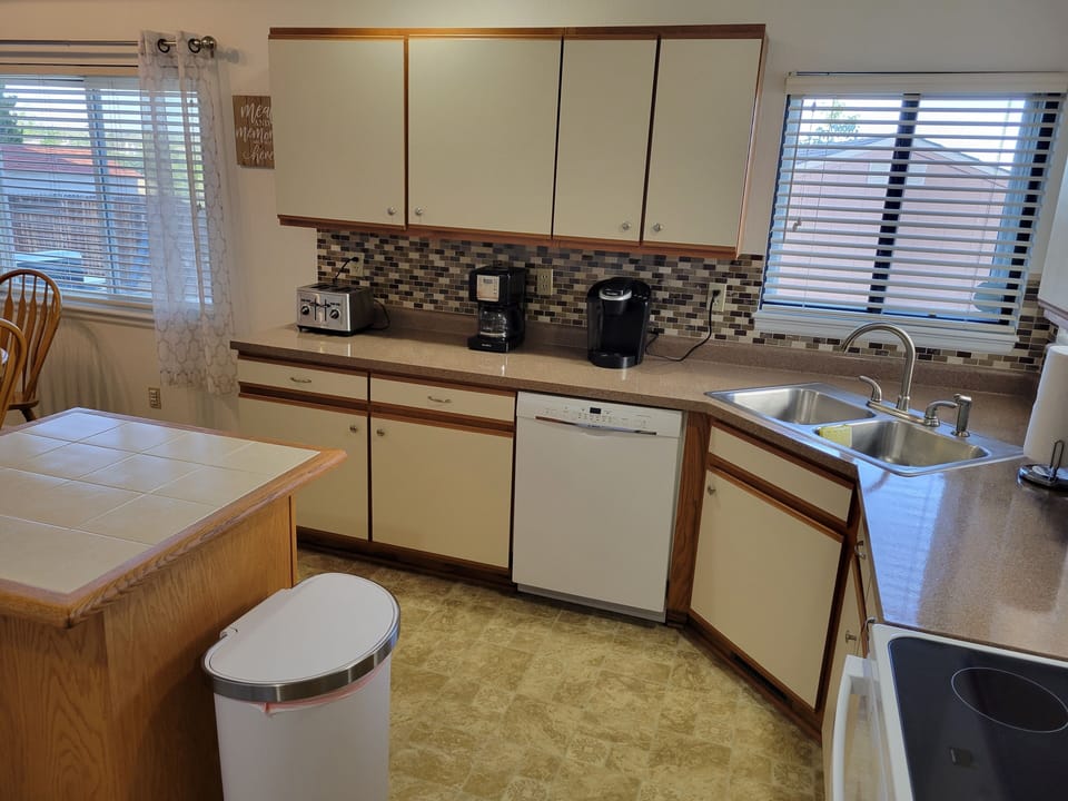 Small kitchen appliances: toaster, blender, coffee maker and Keurig 