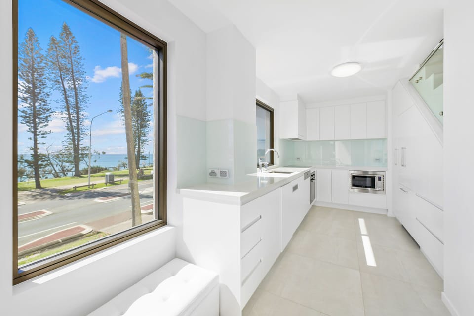 Premium Oceanview Superior 4 Bedroom Apt | Private kitchen | Full-size fridge, microwave, oven, stovetop