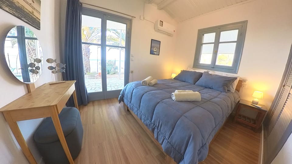 Beachfront/2br/garden/bbq/seaview/quietretreat Cottage in Peloponnese, Western Greece and the Ionian