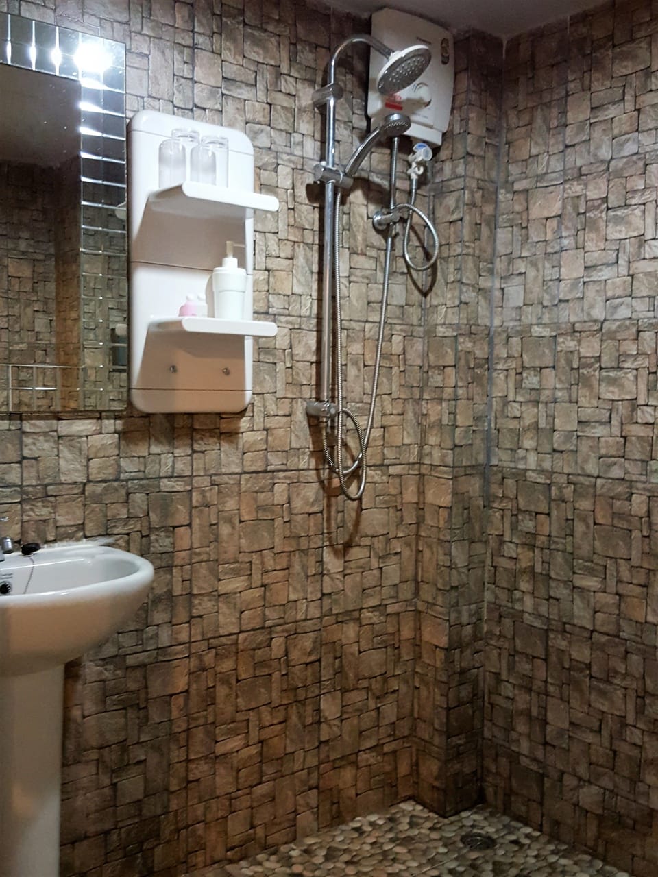 Room, 1 Queen Bed | Bathroom shower